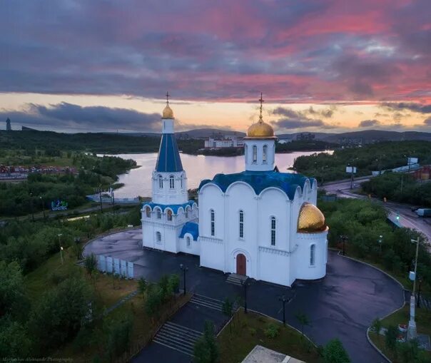 Спас на Водах Мурманск. Храм Спаса Нерукотворного в Мурманске (спас-на-Водах). Церковь Спаса на Водах Мурманск. Храм Спаса на Водах Мурманск летом.