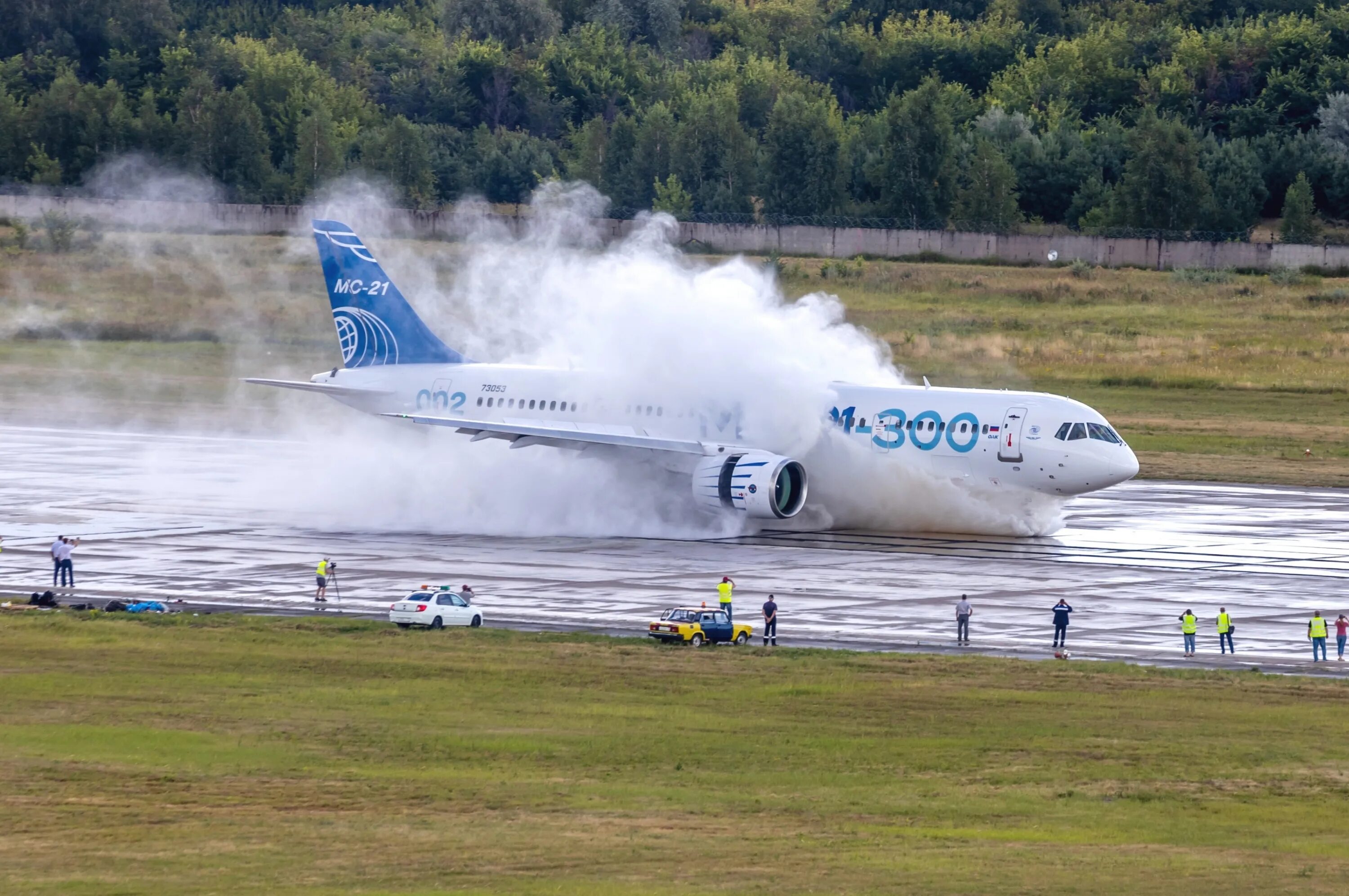 Самолеты новые вода. МС 21 300. MC 21. Мс21 самолет. MC 21 300 самолет.