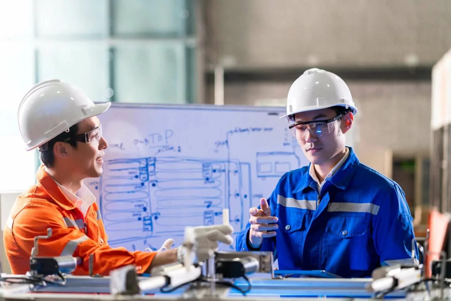 Her are engineers. Инженер. Инженер композитчик. Инженер картинка. Рабочий на производство.