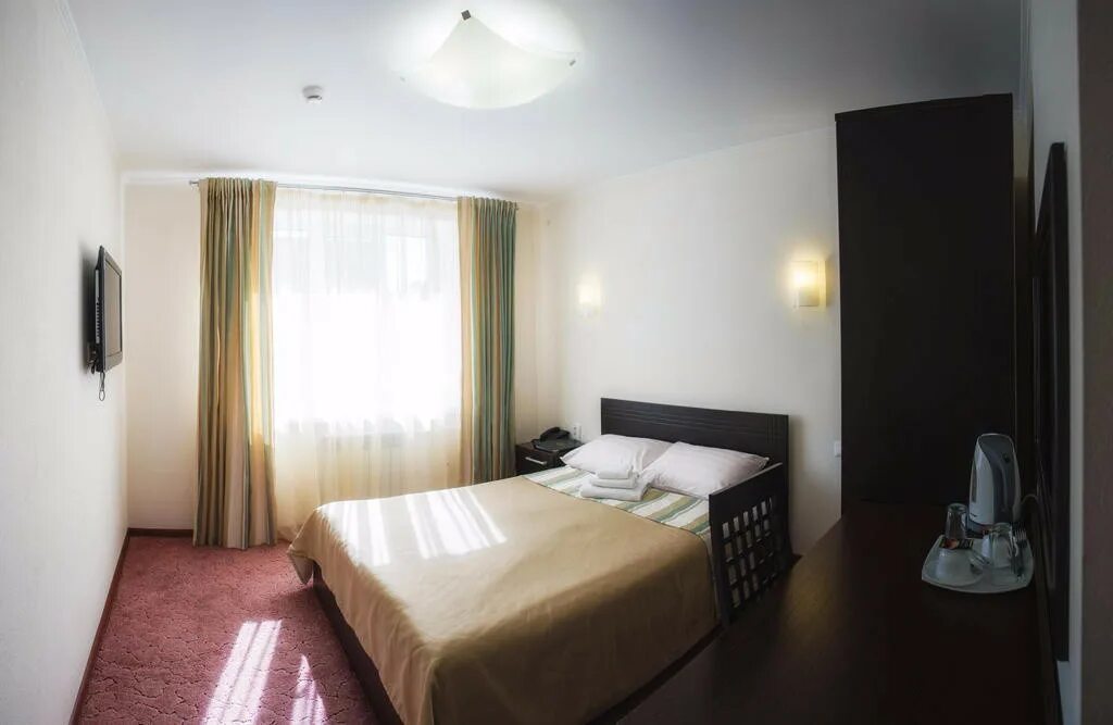 Отель алмаз в казани на баумана. Hotel 13 казань. Отель в казани турецкий. Гостиница волга 2 казань. Raymond hotel казань.
