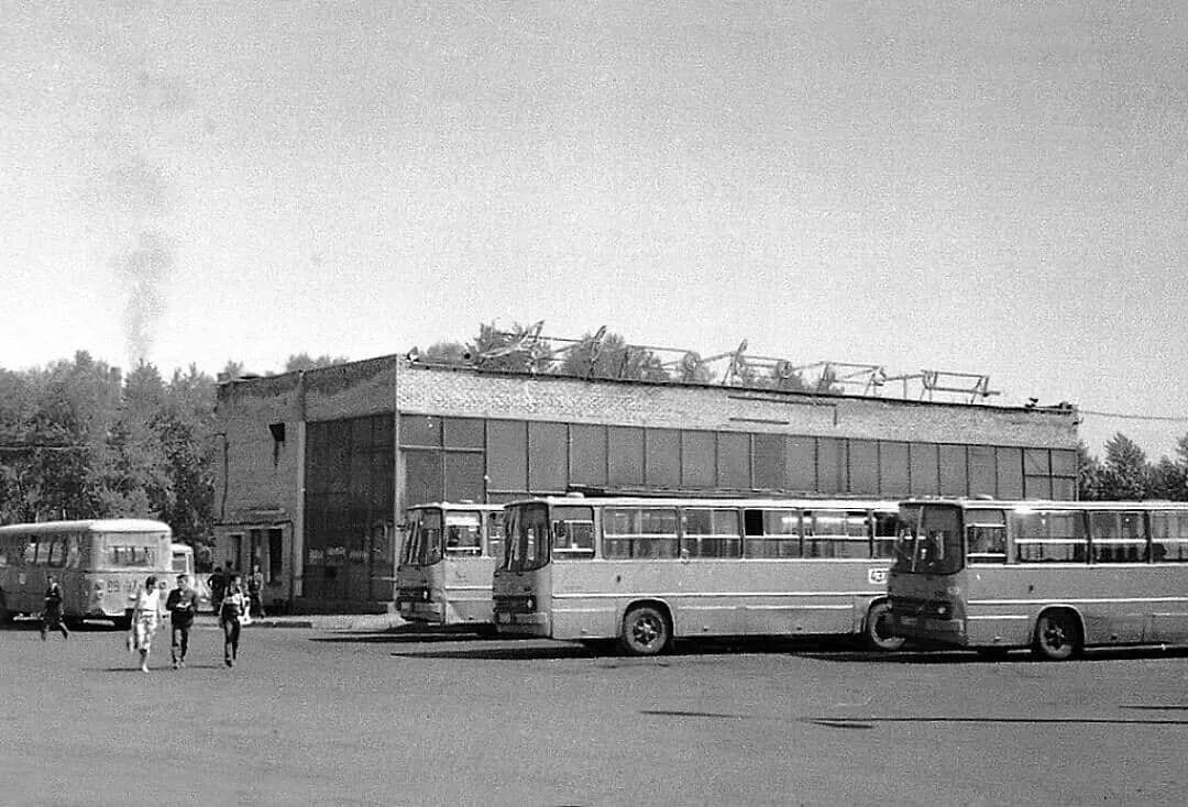 Телефон автовокзала комсомольска. Автовокзал Комсомольск на Амуре. Комсомольск на Амуре 80 е годы. Комсомольск-на-Амуре 90 х годов. Автовокзал 80е СССР.