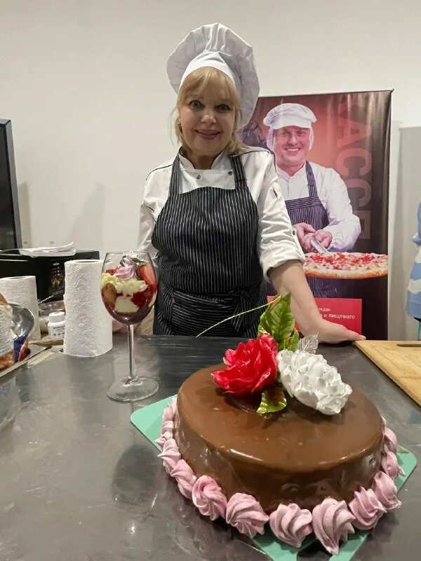 н. хлебобулочный завод «арнаут». кондитерские десерты. фотосессия кондитера. кондитер.