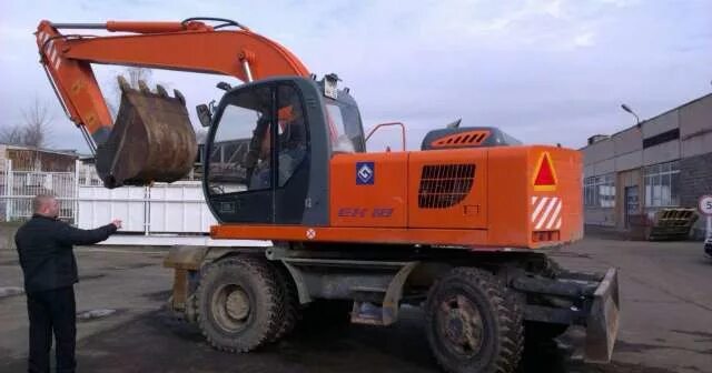 Колесный экскаватор твэкс ек-18 габариты. Катер охта 1350. М18 танк второй мировой. Митас xt-754. Лучшие 18 90.