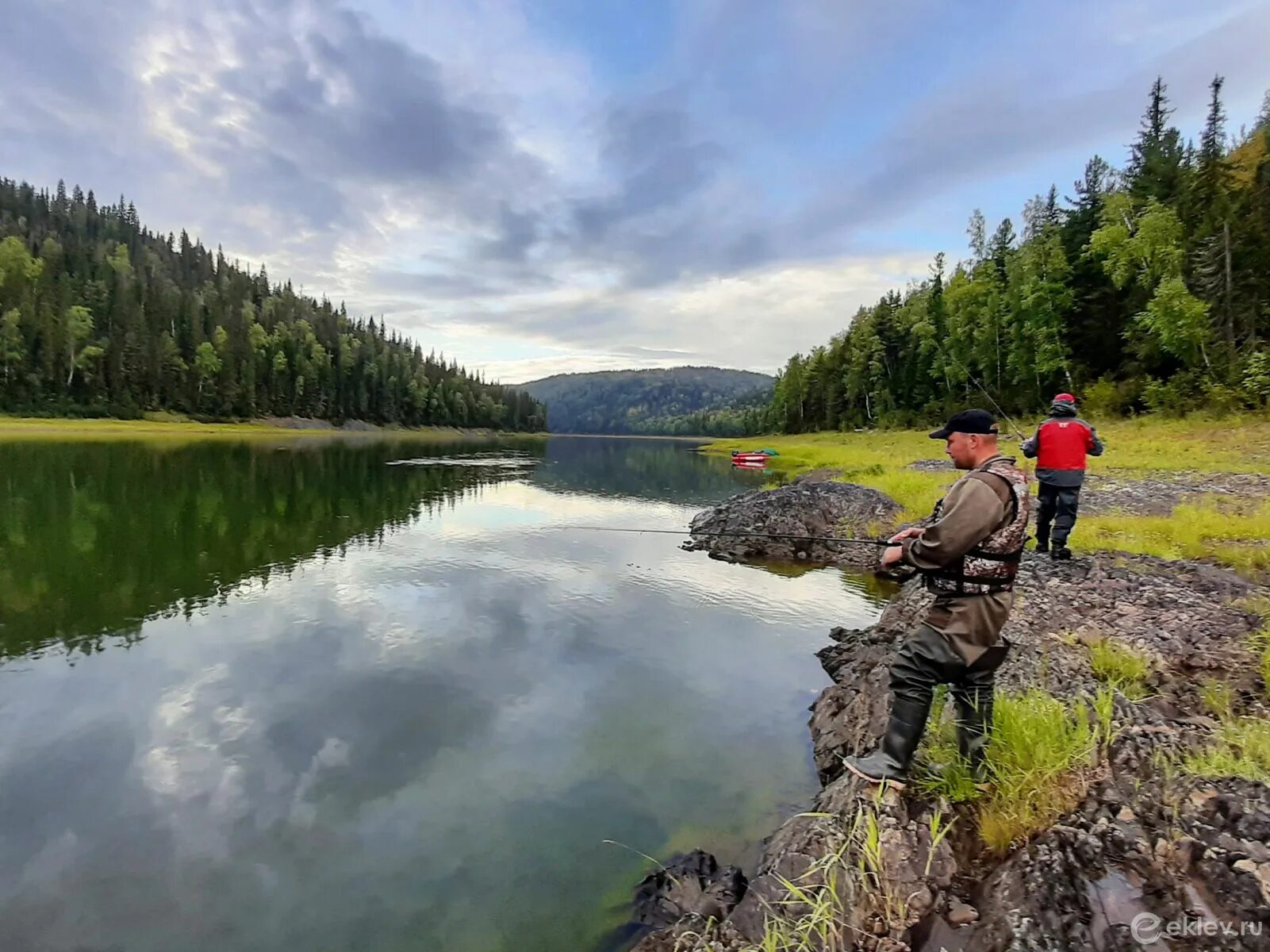Охота и рыбалка на енисее. Царь-рыба красноярск. Рыболов красноярск. Сибирские рыбаки. Выставка охота и рыбалка 2022 в москве.