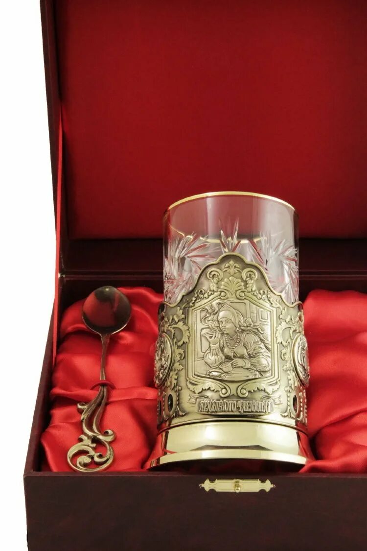 жестяной подарок. новогодний подарок в жестяной банке. жестяной подарок. жестяная банка на жестяную свадьбу. подарок на жестяную годовщину.