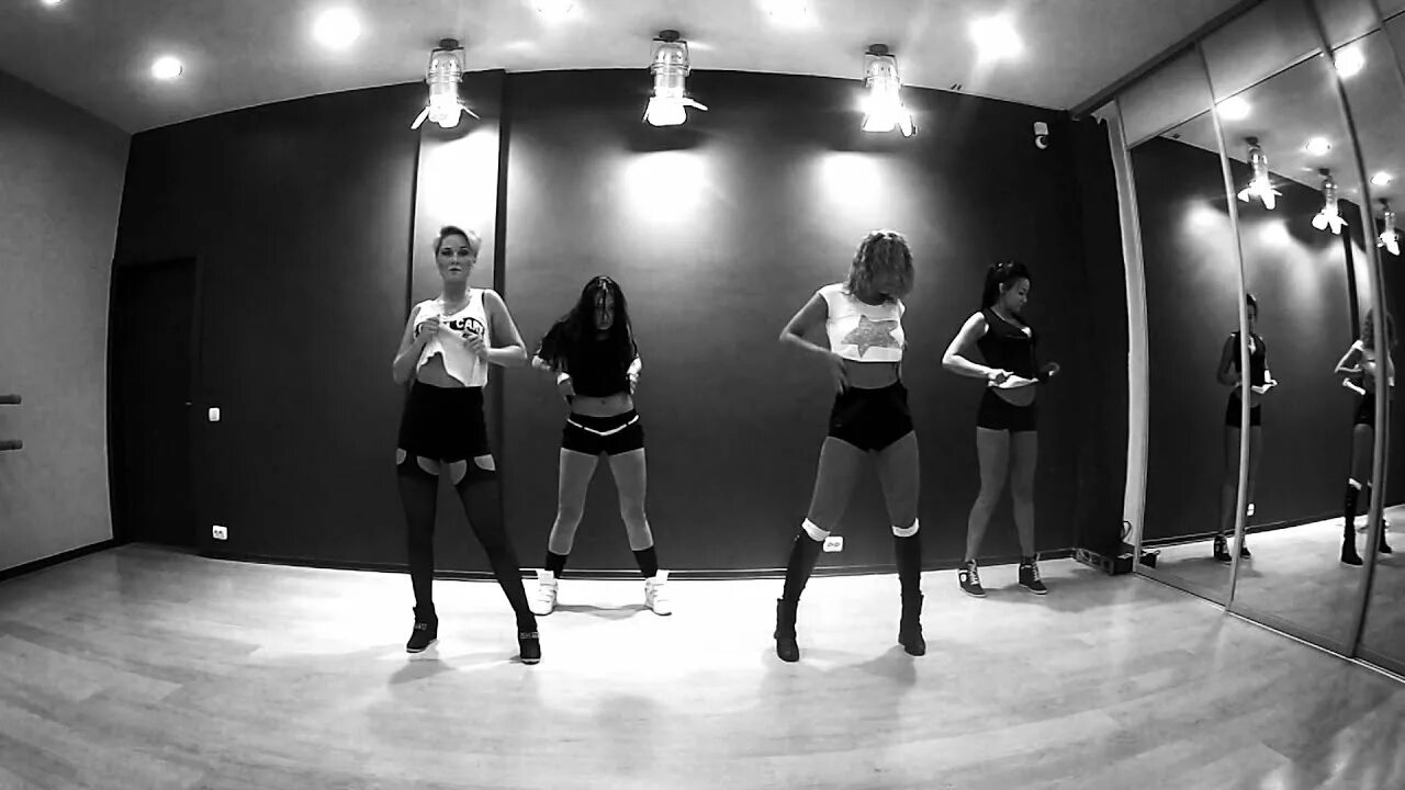 Гоу танцен ихвильних песня. Танцы клубные для начинающих взрослых. Движения танца гоу гоу для начинающих. Гоу гоу простые движения. Танцы гоу-гоу для начинающих.