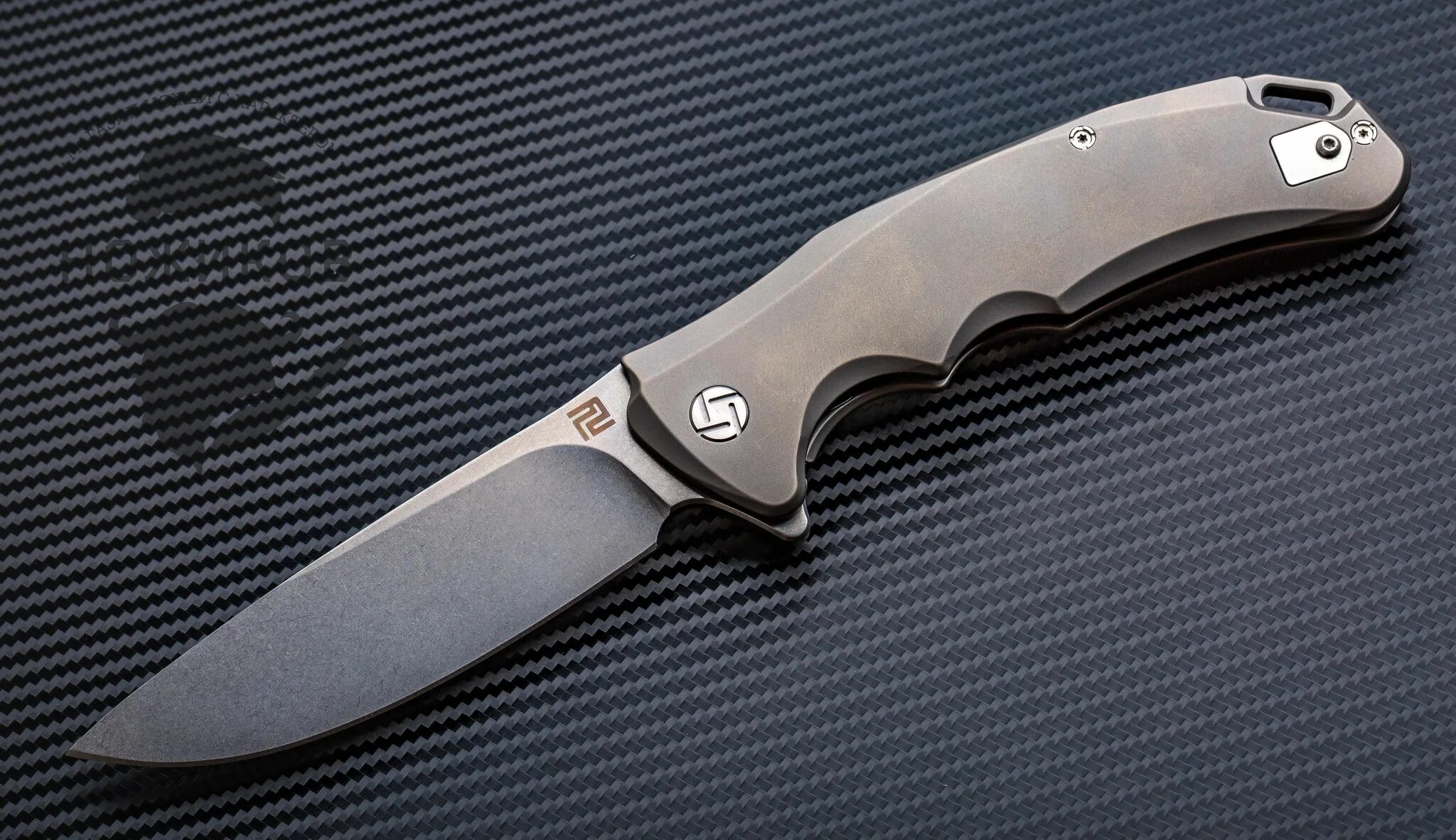 Сталь s3. Сталь s35vn. сталь s35vn карбон титан нож лига героев. нож artisan cutlery tradition. нож артизан катлери титан.