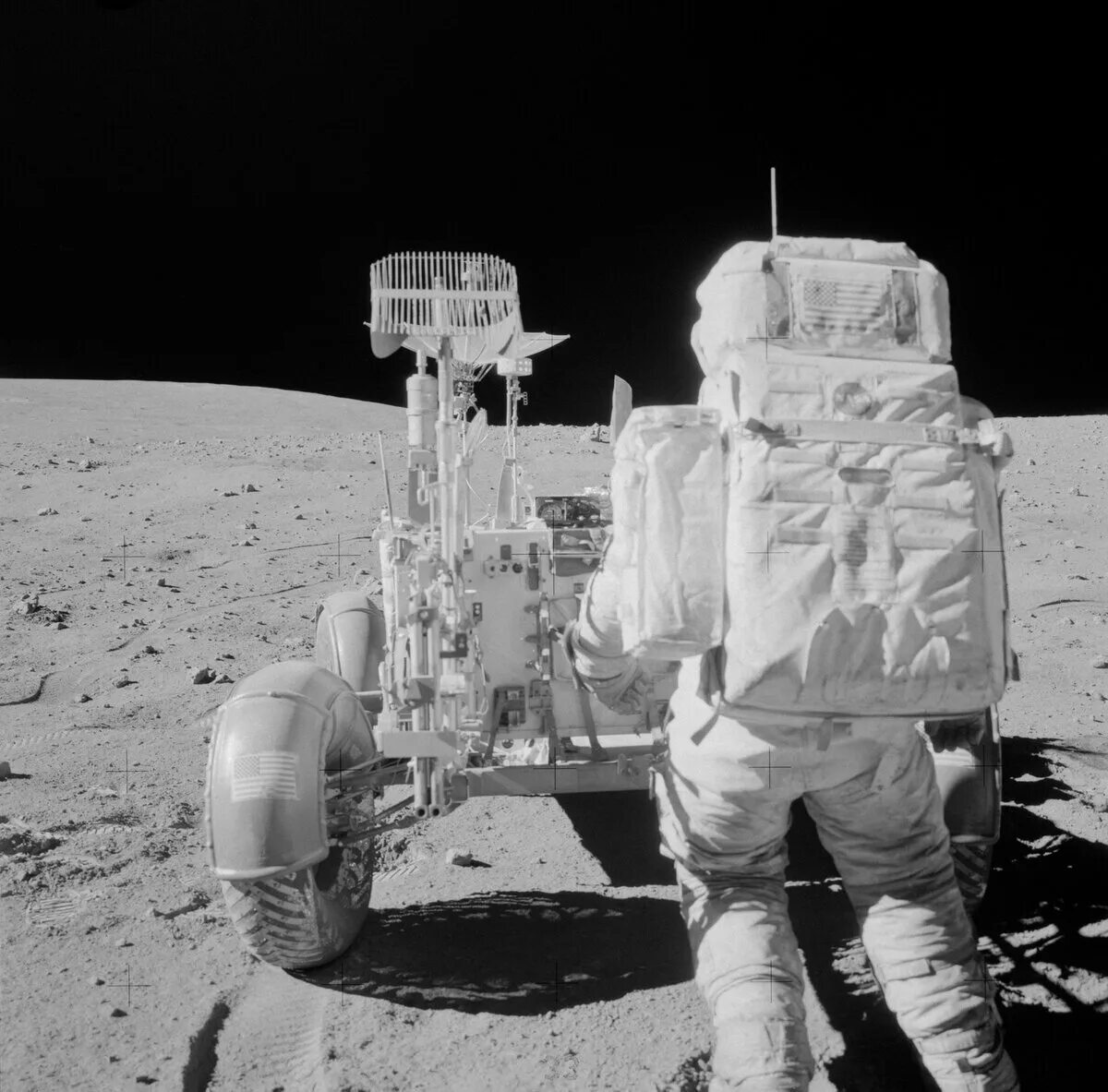 Аполлон обыкновенный. Аполлон 11. Нил армстронг высадка на луну. Apollo 13. Экипаж apollo 13.