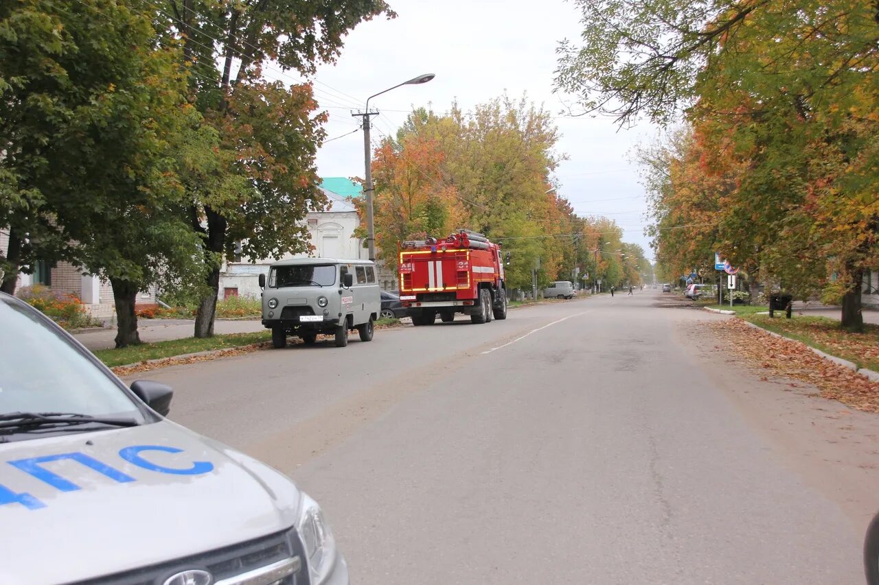 Устюжна вологодской новости. Устюжна больница. Устюжна больница фото. ГИБДД Устюжна. Пожарная часть Устюжна.