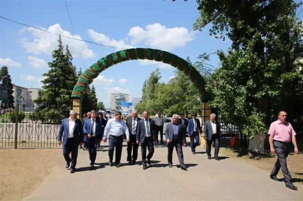 Николаевский район Волгоградская. Волгоград Николаевский район. Город Николаевск Волгоградская область. Население Николаевска Волгоградской области.