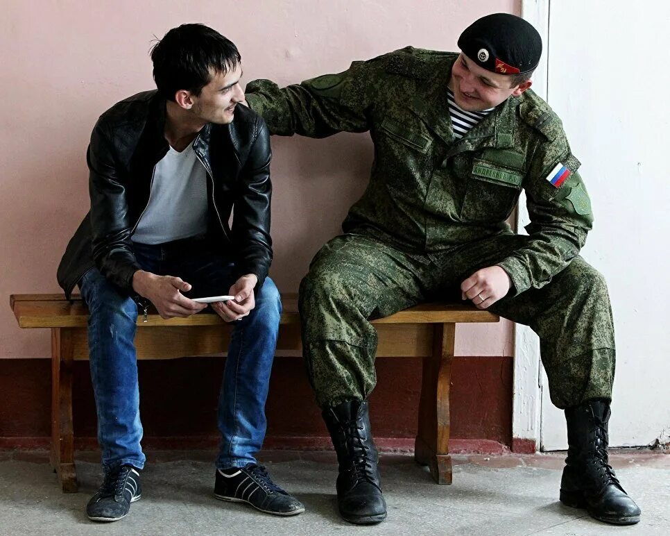 Прийти гражданский. Военные и гражданские. Взаимоотношения военнослужащих. Принуждение военнослужащих. Взаимоотношения в армии.