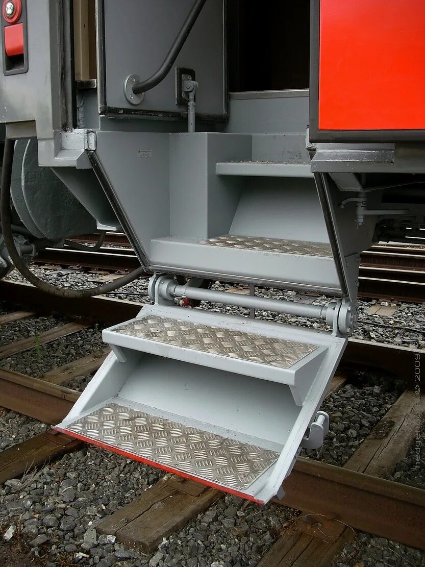 Siemens desiro платформа. откидная ступенька пассажирских вагонов. платформа низких цен. платформа низких цен. пассажирские платформы жд.