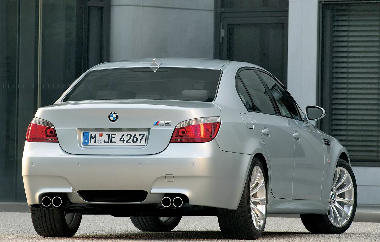 Год выпуска е60. БМВ 5 е60. BMW m5 e60. BMW 5 Series (e60).