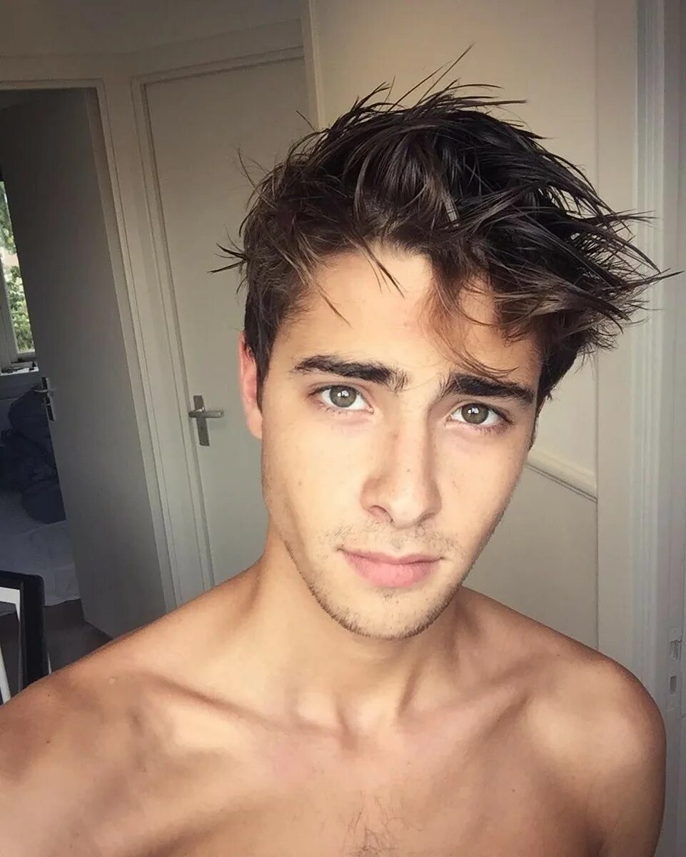 Фото парня 18 домашние. Селфи парня. красавчик 19 лет. красивый парень селфи. парни красивые досашнее.