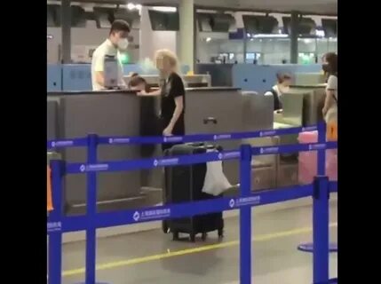 Устроила скандал в аэропорту