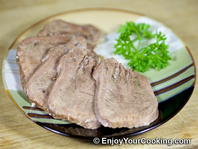 Как отварить говяжий язык вкусно для нарезки. Как отварить говяжий язык вкусно для нарезки