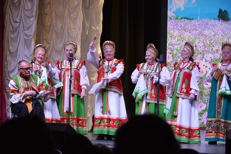 Выступления народных коллективов