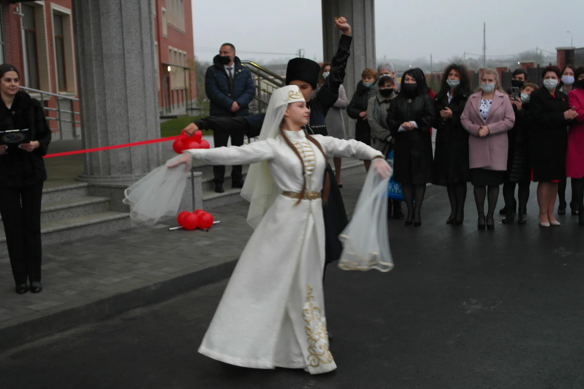 Школа 3 Моздок новая. Моздок Осетия. Моздок население. Ансамбль Баллиц Моздок. Погода осетия моздок