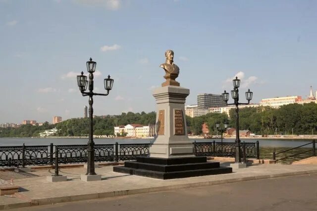 Памятник а. Ижевский оружейный завод памятник дерябину. Дерябина. Адрес дерябин. Серафимы дерябиной 30а екатеринбург.