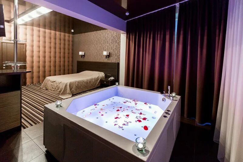 отель «wellness hotel villa magdalena» 5*. снять номер в гостинице с джакузи. номер люкс с джакузи. номер для новобрачных с джакузи. джакузи в москва сити.