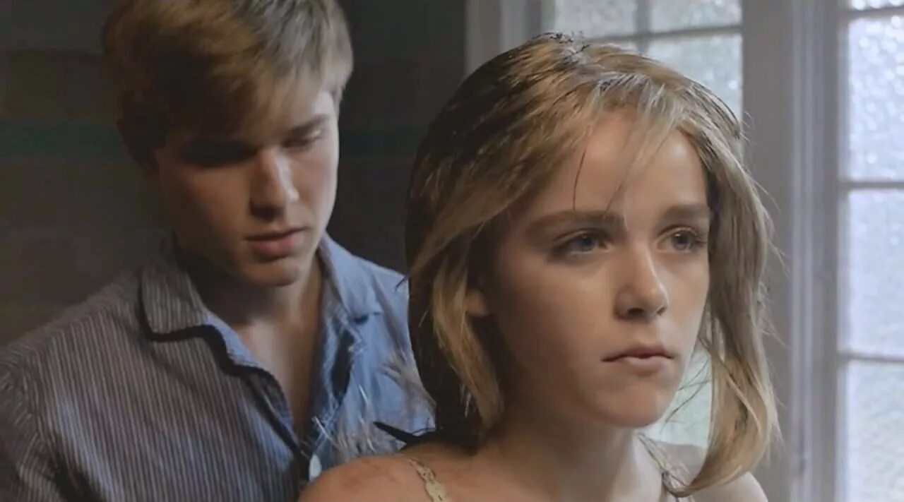 Фелисити джонс вселенная стивена хокинга. Сериал про любовь брата и сестры. Драма «помни меня» (2010, сша). Джейме и серсея брат и сестра. Взрослые игры брата с сестрой.