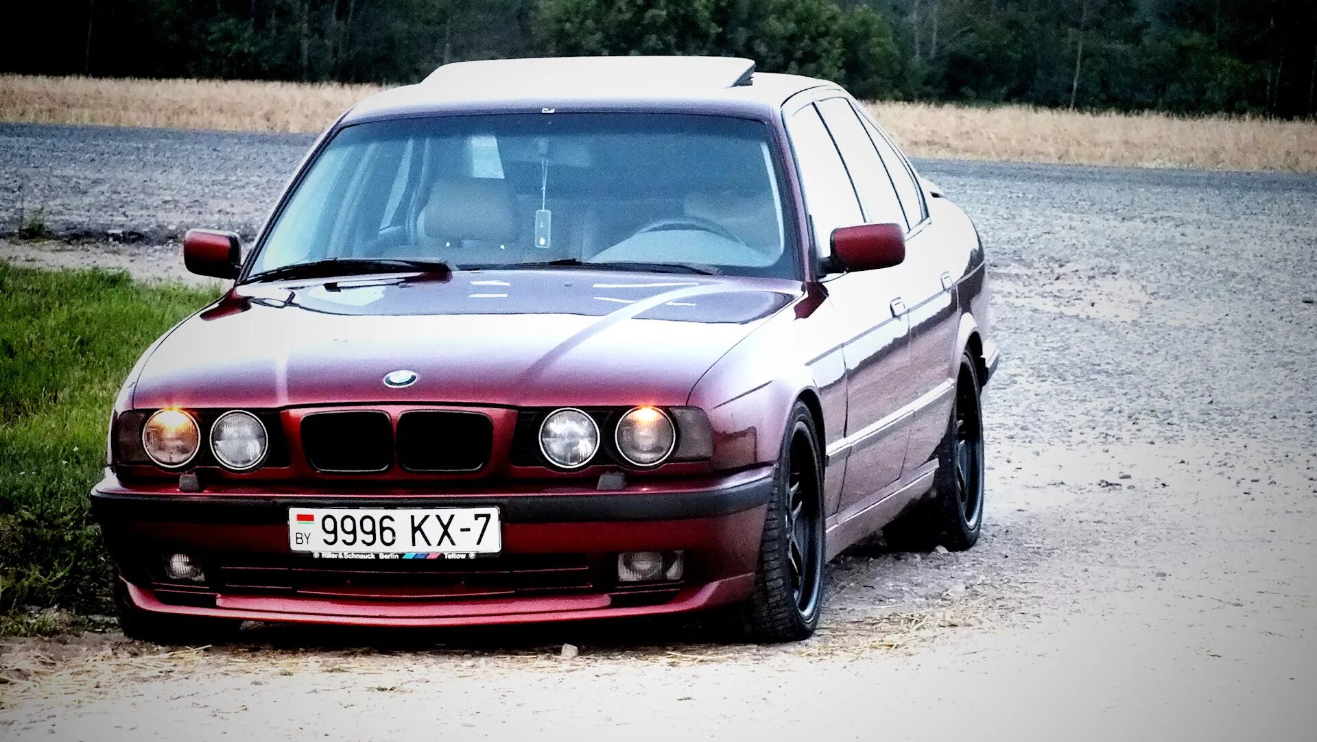 Е34 красная. BMW m5 e34 Red. БМВ e34 бордовая. БМВ е34 красная. БМВ е34 бордовая.