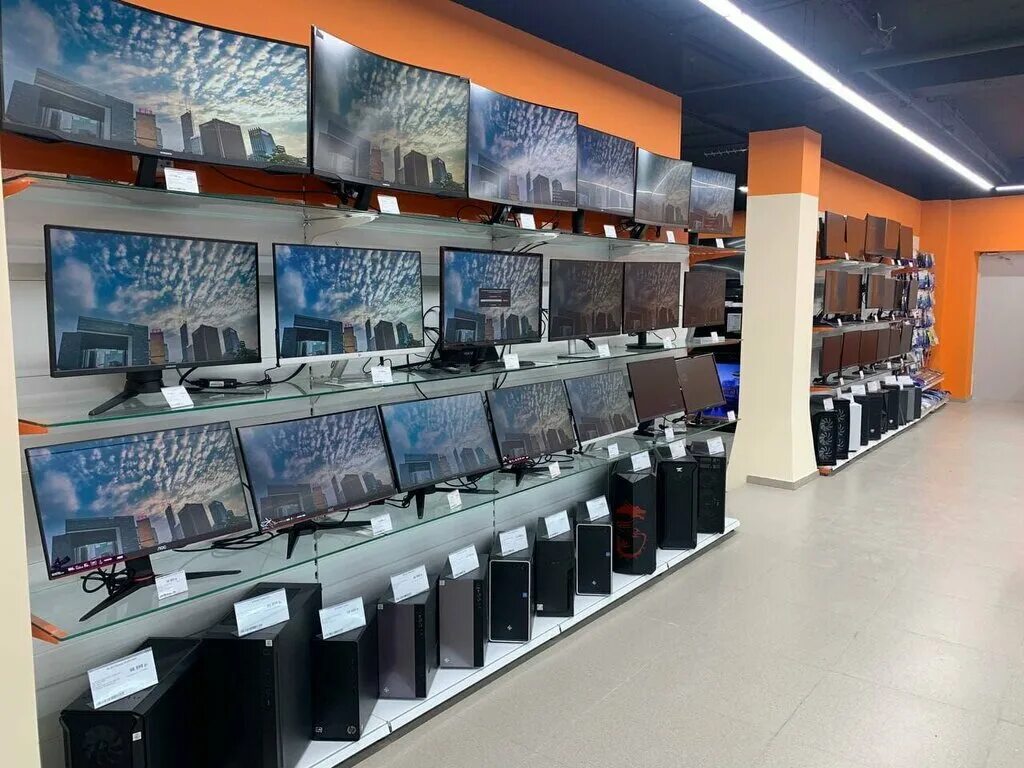 Flash computers. Компьютерный магазин. Магазин компьютеров. Самый большой магазин компьютеров. Компьютерный магазин Российская.