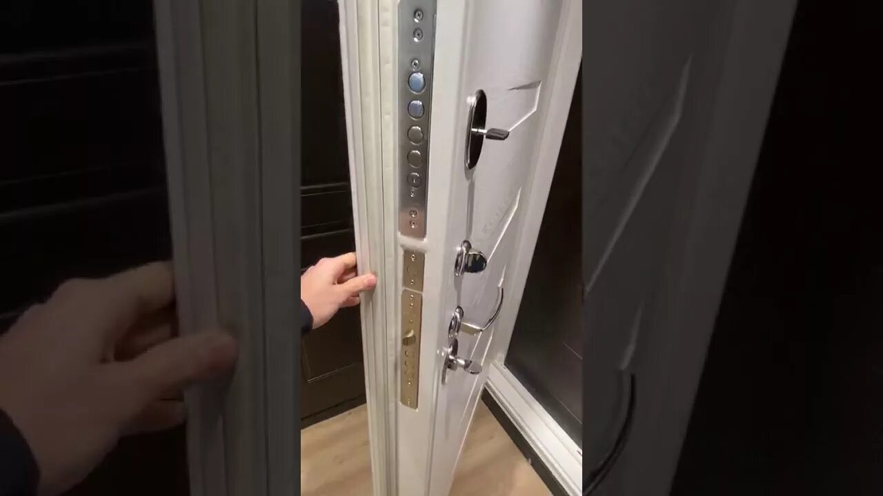 Дверь лайн 2 spacedoors. Двери лабиринт тренда. входная дверь трендо 11 установленная. лабиринт trendo 04 беленый дуб. лабиринт trendo 17 золотой дуб.