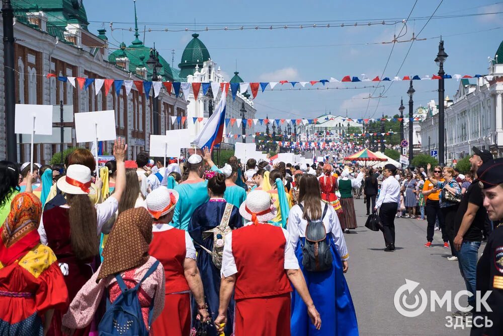 Канал мир омск сегодня. Омичи фото. День России Омск. Россия Любинский. Фото с дня России Омск.