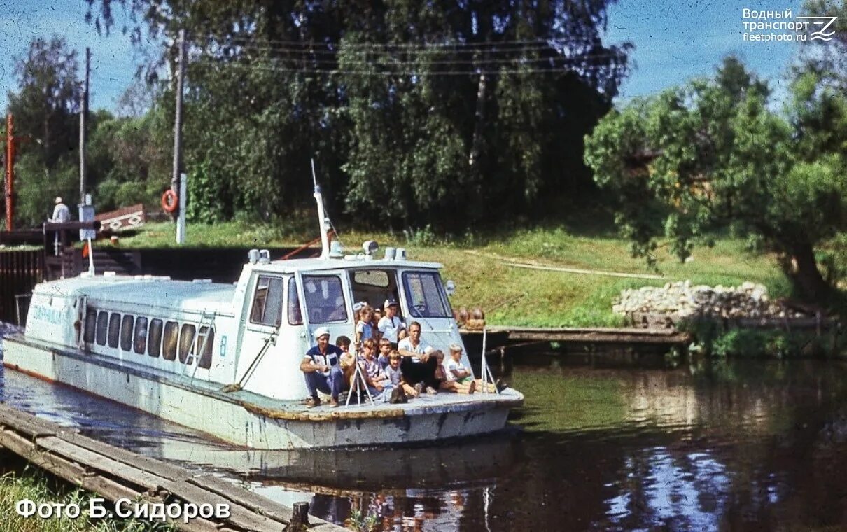 Корабль зарница. Слип зао нефтефлот. Речной катер зарница. Речное пассажирское судно зарница. Корабль зарница.