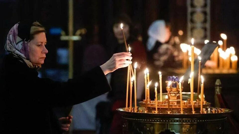 Радоница почему так называется этот праздник. Радоница в храме. радоница 2025. на радоницу в храме. с праздником радоница.