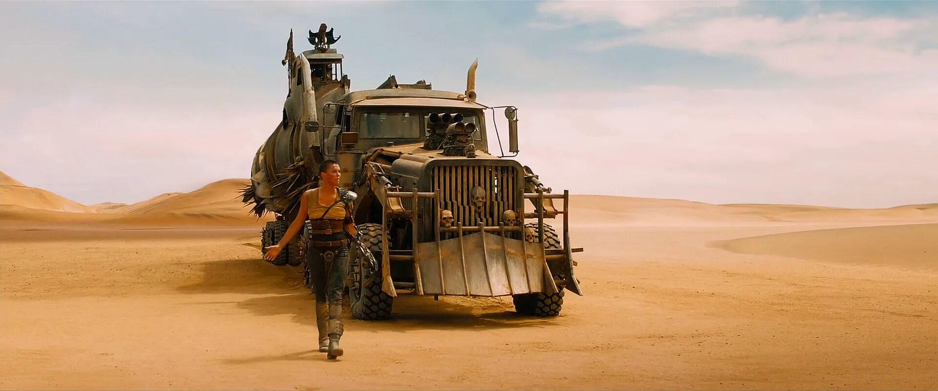 Макс 4 лета. Безумный Макс дорога ярости. Безумный Макс Fury Road. Безумный Макс 4 дорога ярости.