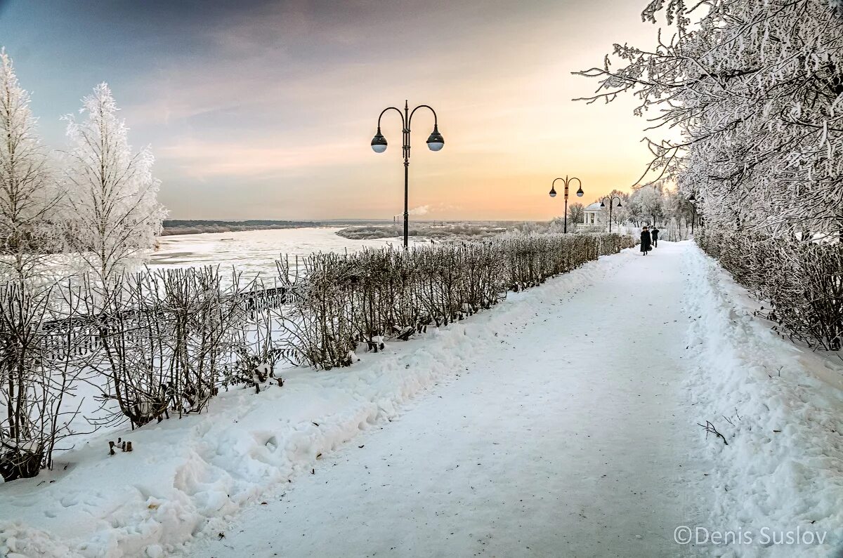 Вязники набережная зима. Крымский мост музеон. Зимняя набережная. Петропавловская крепость в санкт-петербурге зимой. Набережные москвы зимой.