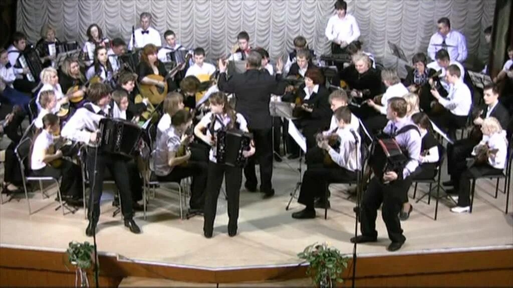 Кюхлер концертино в стиле вивальди. Дербенко домра. Ансамбль домристов удельнинская музыкальная школа. Юный домрист. Гармония конкурс.