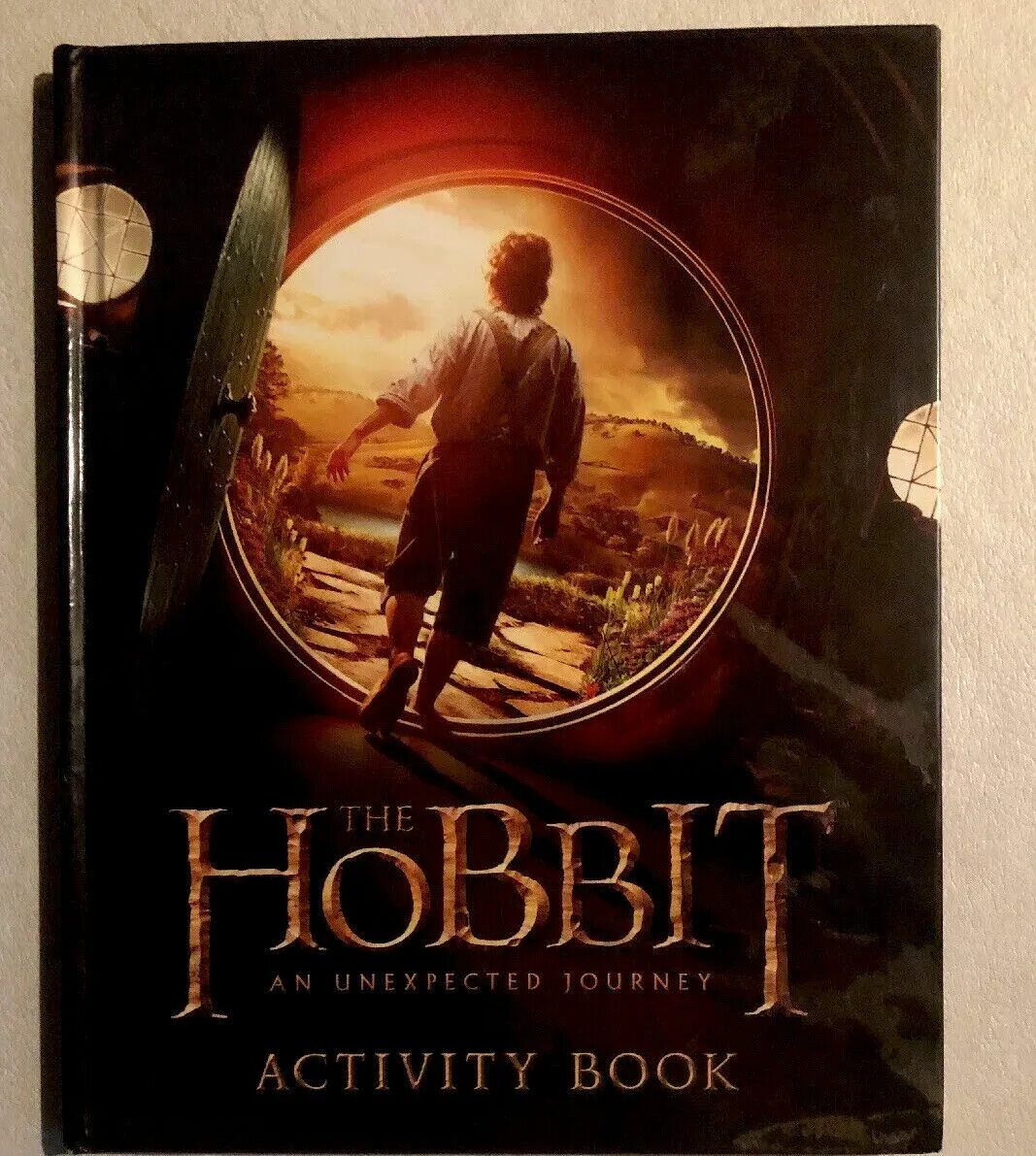 Хоббит книга. The.Hobbit.an.unexpected.Journey.2012 Постер. Хоббит Нежданное путешествие книга. Хоббит туда и обратно Постер. Джона Рональда Руэла Толкина книги Хоббит.