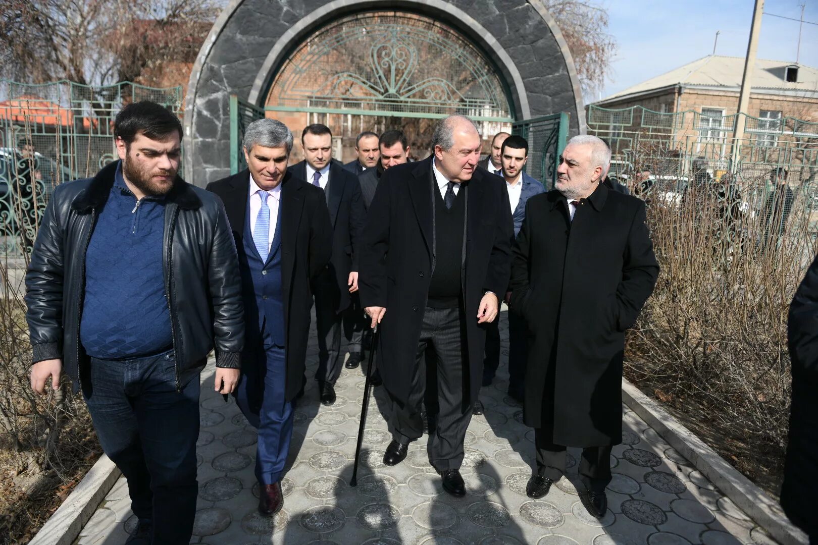 Серж саргсян приколы. Ереван вазген саргсян. Ереван вазген саргсян. Манвел григорян. Саргсян вазген роглертович.