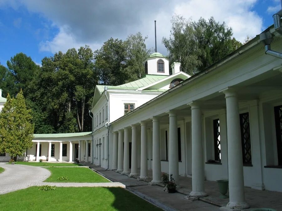 национальный лермонтовский центр в середниково. подмосковная усадьба середниково. середниково лермонтовская усадьба. национальный лермонтовский центр в середниково. музей лермонтова в середниково.
