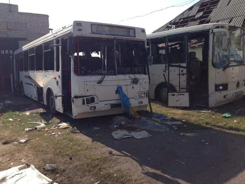 Донбасс автобус сожгли. Одиночка сжигание автобуса. Батальная автобусы. Батальная автобусы. Батальная автобусы.