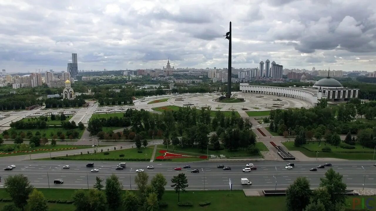 Поклонная гора москва входная площадь фото. Поклонная гора панорама. Поклонная гора метро. Панорама Москва Поклонная. Панорама на Поклонной горе в Москве.