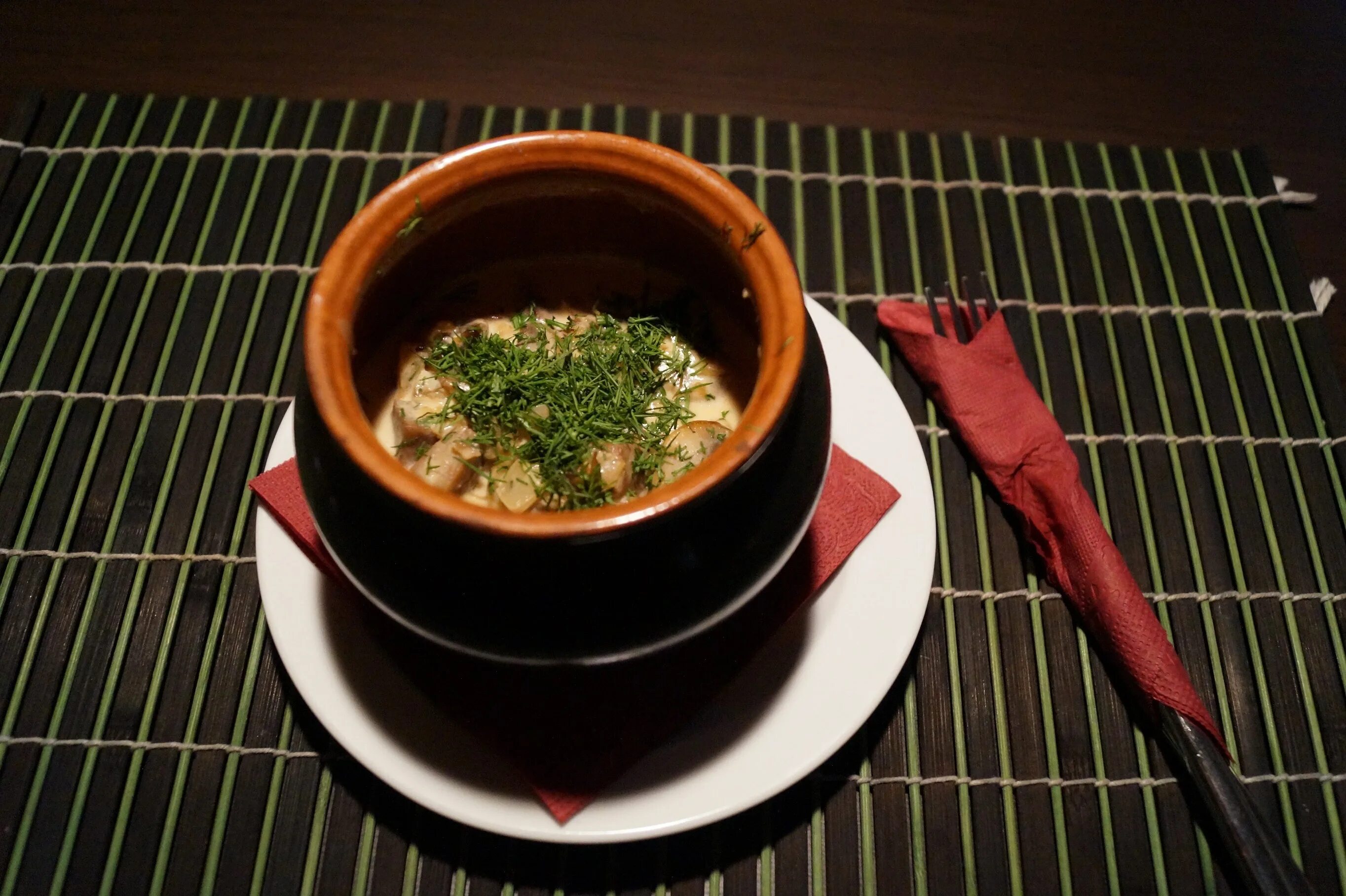 Мясо с овощами в горшочках. Фасоль в горшочках в духовке. Блюдо с грибами в горшочках. Блюда из говяжьего языка в горшках. Фасоль в горшочке.