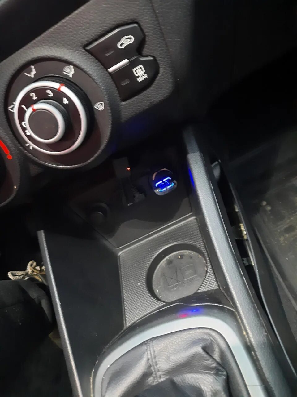 Kia Rio 3 Bluetooth. Bluetooth адаптер Kia Rio 3. Блютуз аукс в Киа Рио 3. USB AUD Kia Rio 3.