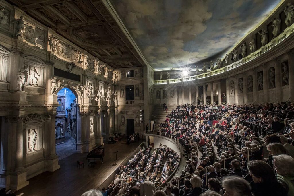 Ренессанс театр. Театр Олимпико Андреа Палладио. Театр Олимпико Виченца. Театр Олимпико в Виченце Палладио. Италия. Театр Олимпико (1586).
