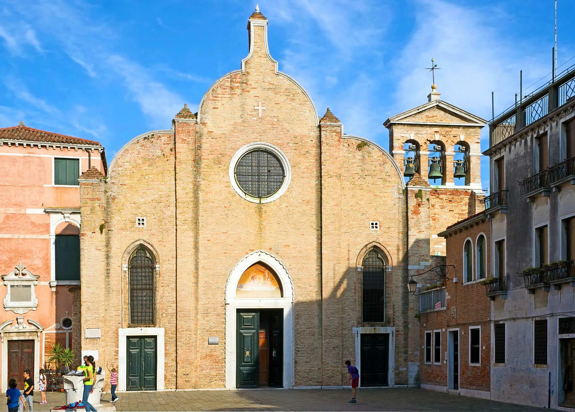 San giovanni. Церковь Сан-Джованни ин Брагора. Сан-Джованни-ин-Брагора в Венеции. Церкви Сан Джованни Кризостомо Венеция.