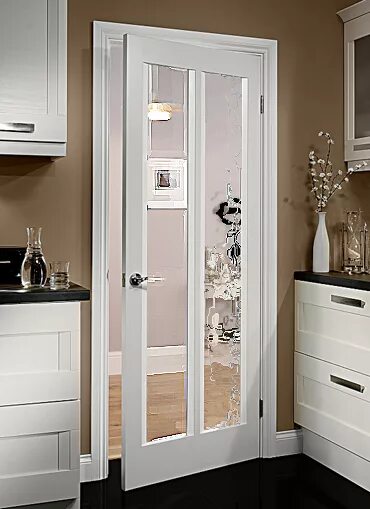 Межкомнатные двери на кухню. Пластиковая дверь на кухню. Межкомнатные двери со стеклом. Дверь на кухню со стеклом