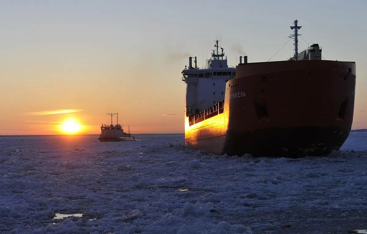 Северный морской путь впервые полностью преодолела. СМП Северный морской путь. Северный морской путь в Арктике. Ледокол Таймыр. Арктика Севморпуть.