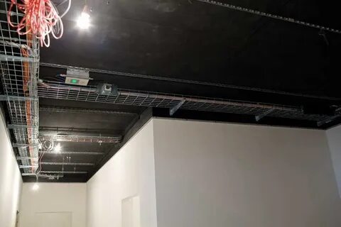 Провода под потолком