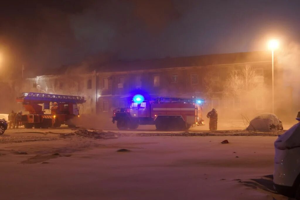 Пожары Губкинский ЯНАО. Пожар в 7 микрорайоне Губкинский. Губкинские пожарные. Пожар в Губкинском сегодня ночью. Губкин горит дом