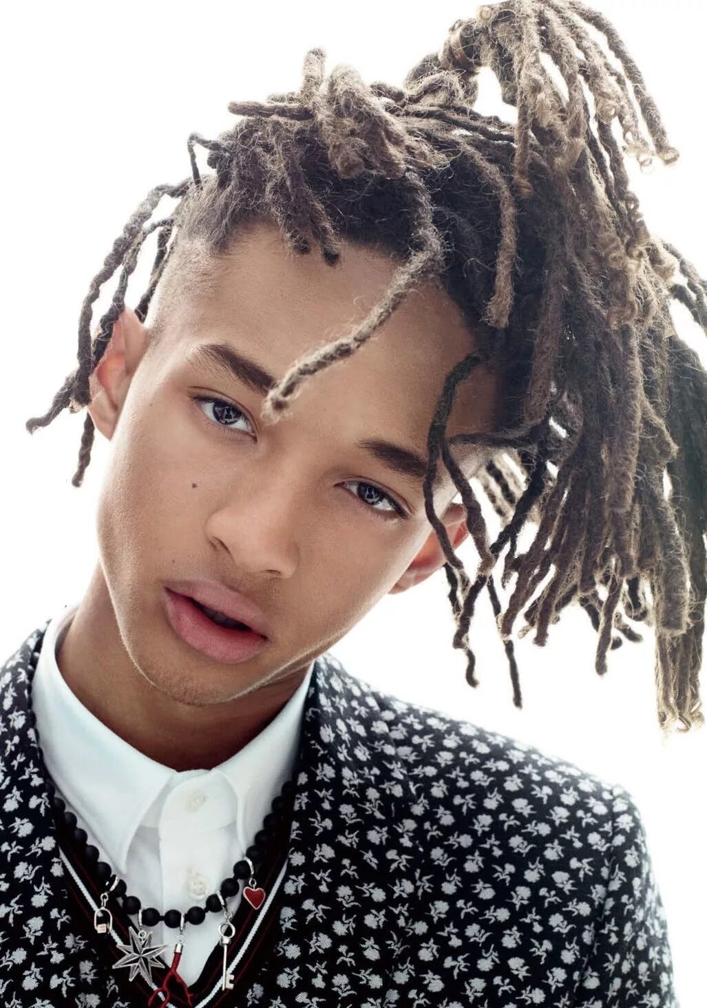 Прическа рэпера. Джейден Смит. Джейден Смит 2012. Jaden Smith дреды. Jaden Smith рэпер.