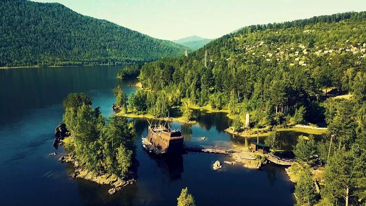 Поселок Черемушки Саяно Шушенская ГЭС. Парк в Черемушках Хакасия Тортуга. Посёлок Черёмушки Хакасия. Тортуга Саяно Шушенская ГЭС.