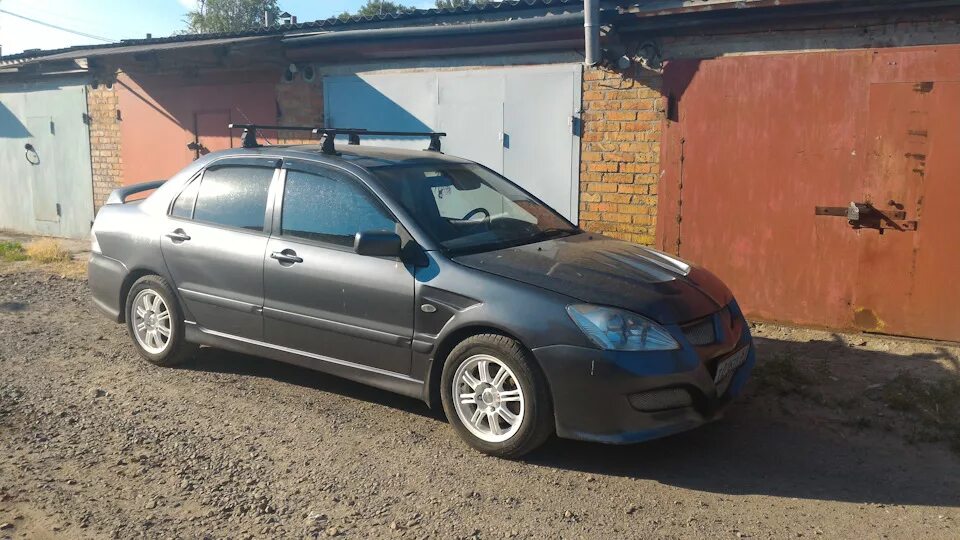 Багажник на крышу Mitsubishi Lancer 9. Митсубиси Лансер 9 багажник. Багажник Лансер 9 2005. Багажник на крышу Митсубиси Лансер 9.